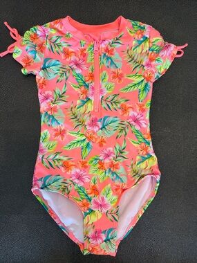 Cat & Jack Pink Floral Kids floral Rashguard short sleeve size S (6/7)